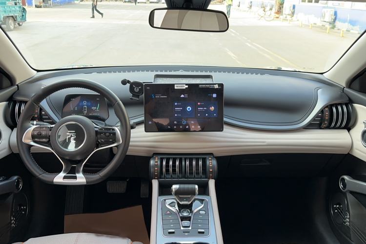 Used BYD Yuan PLUS 2023 Champion Edition 430KM Leading Model Center Console