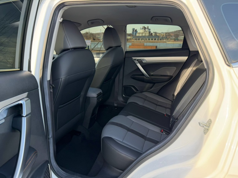Geely Auto Coolray 2023 1.5T DCT Platinum Edition — снимка 4
