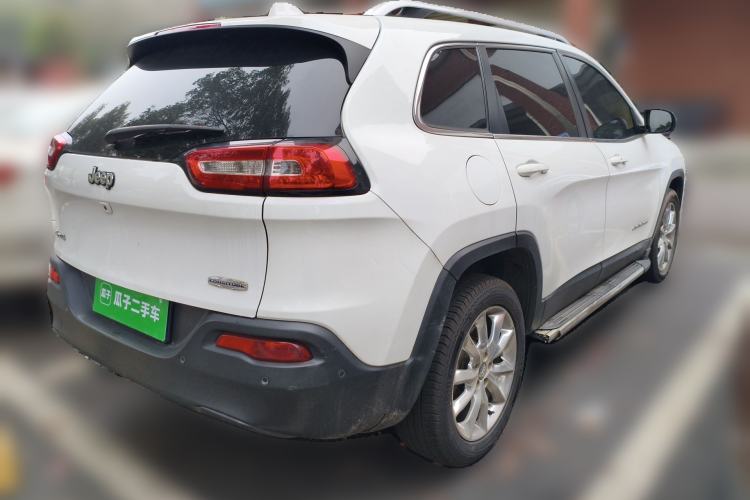 Used Jeep Cherokee 2014 2.4L Luxury Edition Rear Right 45 Deg