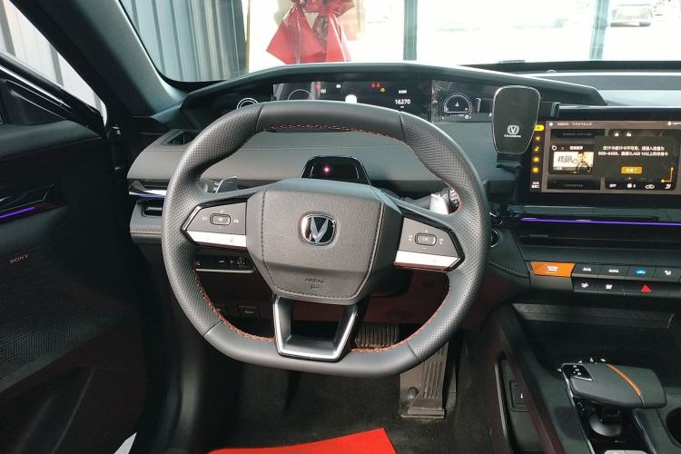 Used Changan UNI-V 2023 1.5T Smart Navigation Version

