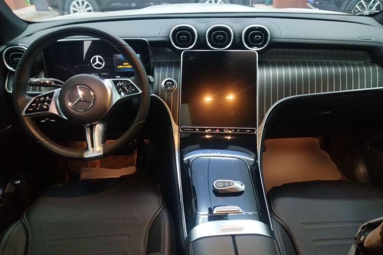 Used Mercedes-Benz GLC 2023 Facelift GLC 260 L 4MATIC Dynamic Version 5 Seats
