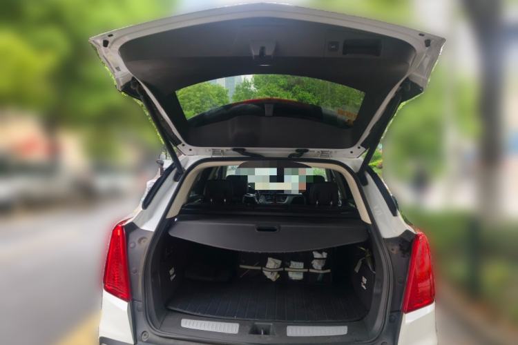 Used Cadillac XT5 2018 25T Luxury Model Trunk