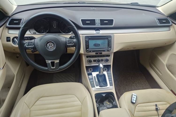 Used Volkswagen Magotan 2012 Revised 1.8TSI Luxury Version Center Console