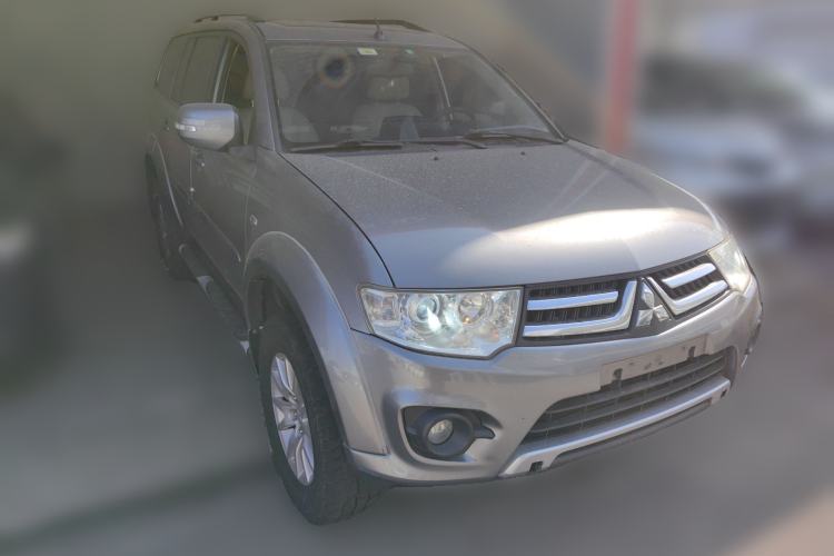 Used Mitsubishi Pajero Sport 2013 3.0L Automatic Two-Wheel Drive Luxury Edition Front Right 45 Deg