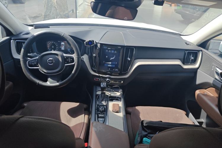 Used Volvo XC60 2018 T5 4x4 Zhiya Luxury Edition Center Console