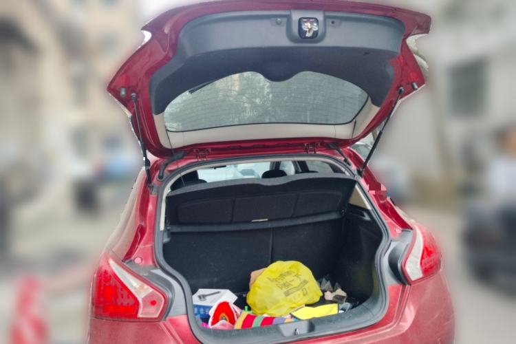 Used Nissan Tiida 2011 1.6L CVT Smart Version Trunk