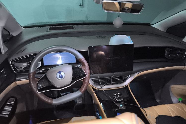 Used Denza D9 2022 DM-i 970 Four-Wheel Drive Prestige Model
