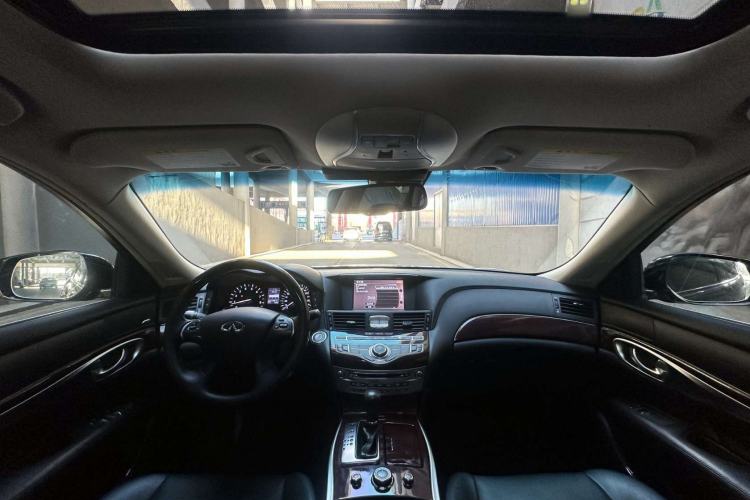 Used Infiniti Q70 2017 Q70L 2.5L Enjoyment Edition Interior 1