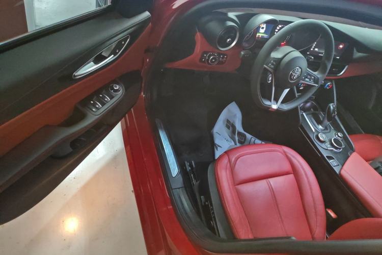 Used Alfa Romeo Giulia 2017 2.0T 200HP Luxury Edition Driver Seat