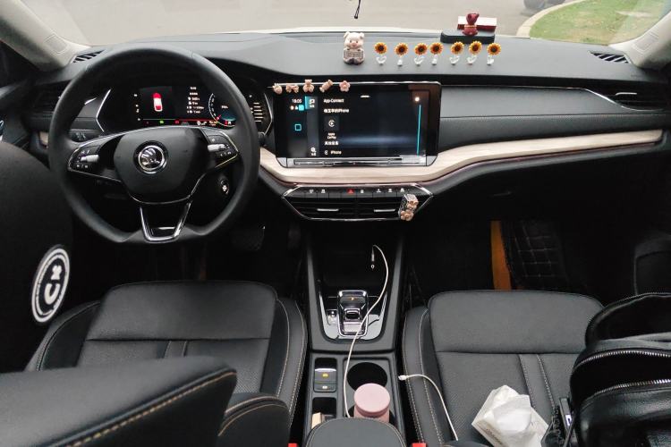 Used Skoda Octavia 2023 Revised PRO TSI280 Luxury Edition Center Console