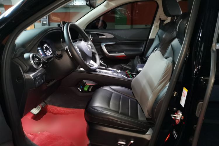 Used Wey VV5 2021 1.5T Two-Wheel Drive Color Pioneer Left Front Seat