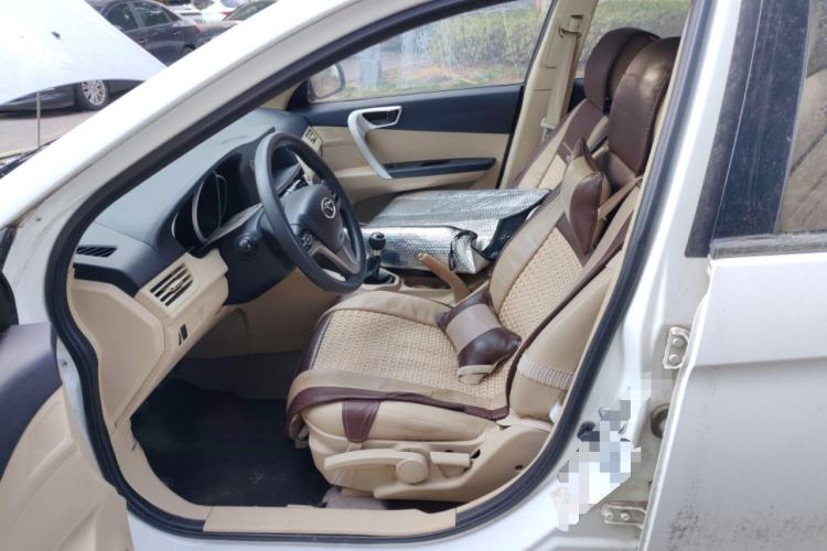 Used Soueast V6 Lingshi 2014 1.5L Manual Luxury Edition for Women