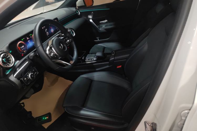 Used Mercedes-Benz A-Class 2022 Revised Version A 200 L Sport Sedan Fashionable Style
