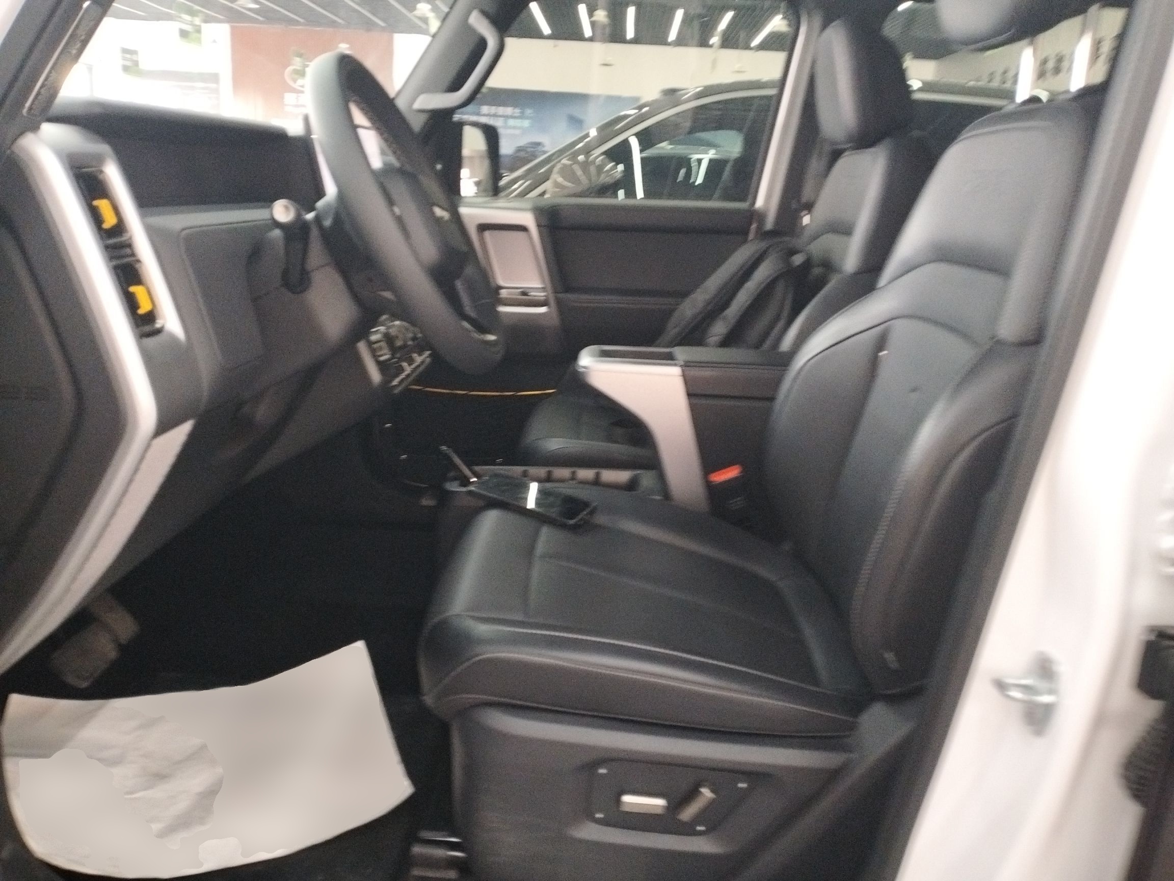 المقاعد الأمامية داخل السيارة