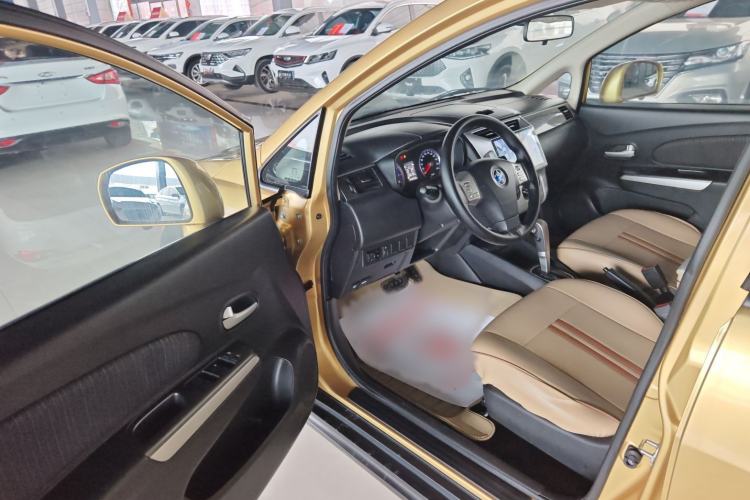 Used Venucia R50X 2015 1.6L Automatic Luxury Edition