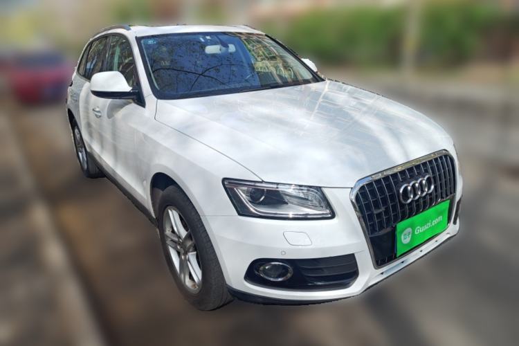 Used Audi Q5 2016 40 TFSI Comfort Model Front Right 45 Deg