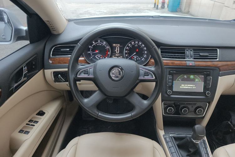 Used Skoda Superb 2013 1.8 TSI Manual MingShi Edition
