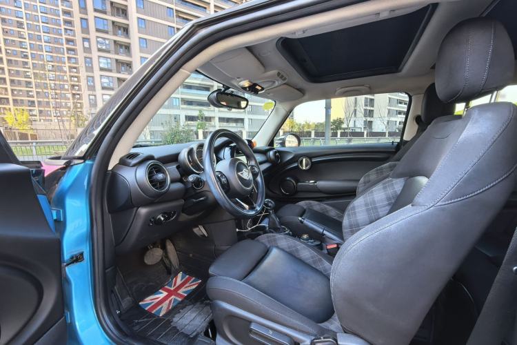 Used MINI 2014 1.5T COOPER Excitement Interior 1