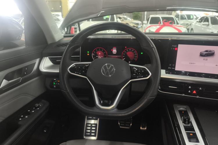 Used Volkswagen Tavendor 2024 380TSI All-Wheel-Drive R-Line Cruise Premium Edition Steering Wheel