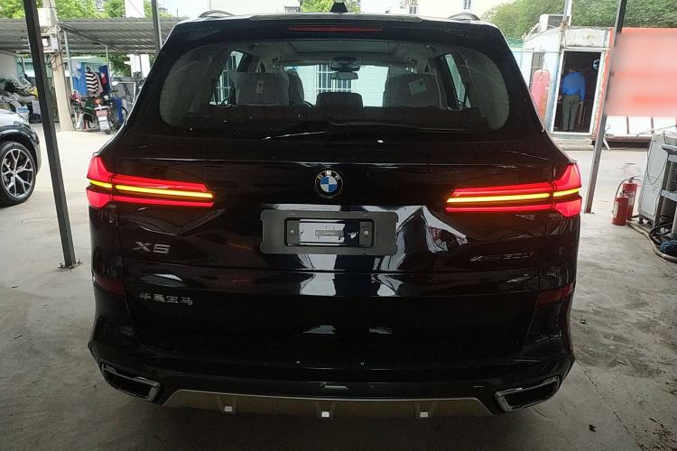 Used BMW X5 2023 xDrive 30Li Luxury M Sport Package