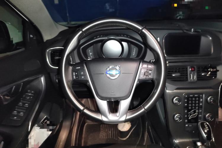 Used Volvo V40 2016 T4 Smart Luxury Edition Steering Wheel