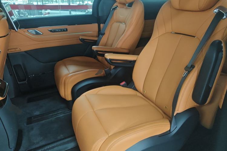 Used Geely Galaxy LEVC L380 2024 116 Degrees 6 Seats Two-Wheel Drive Pro