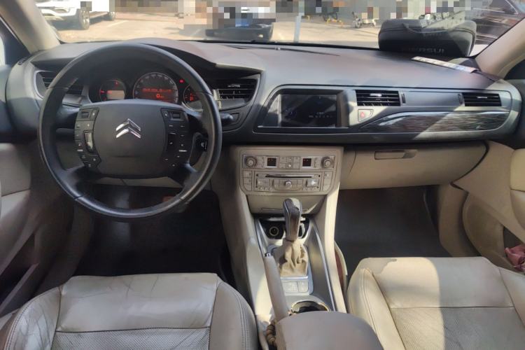 Used Citroen C5 2010 2.3L Automatic Luxury Edition Center Console