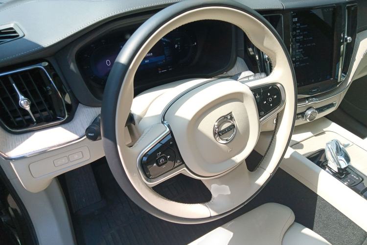 Used Volvo XC60 New Energy 2024 T8 Plug-in Hybrid Long-Range All-Wheel Drive Smart Luxury Edition