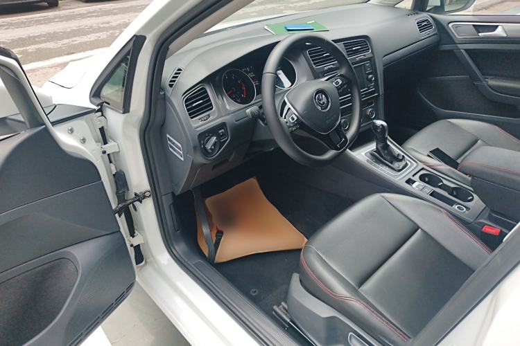 Used Volkswagen Golf 2016 1.6L Automatic Fashion Model Driver Seat