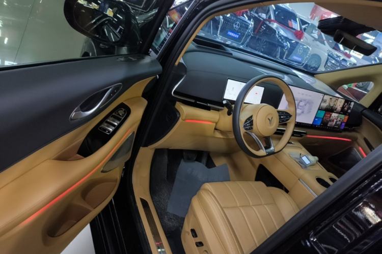 Used VOYAH Dream 2025 PHEV Four-Wheel Drive Prestige Kunpeng Edition
