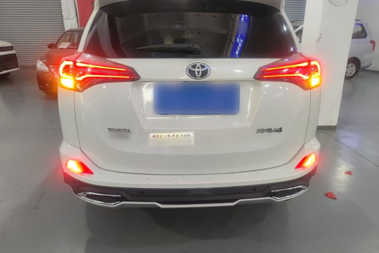 Used Toyota RAV4 2016 2.0L CVT Two-Wheel Drive Fashion Edition China V Standard