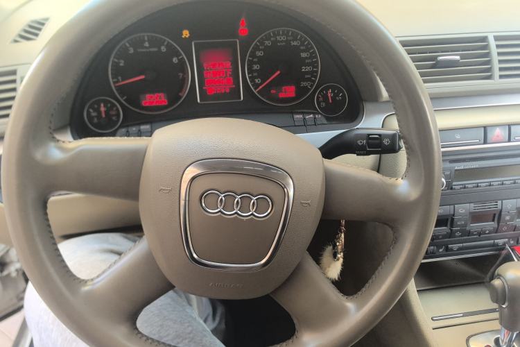 Used Audi A4 2005 1.8T 6-speed automatic Comfort trim level