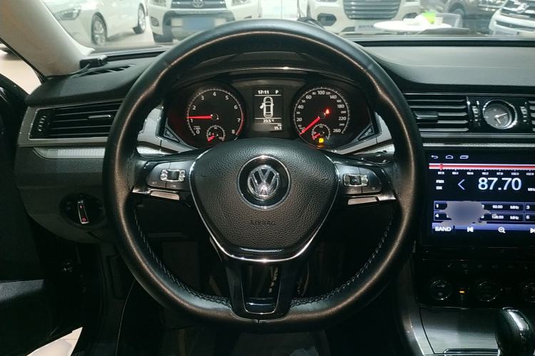 Used Volkswagen Passat 2017 330TSI DSG Luxury Edition
