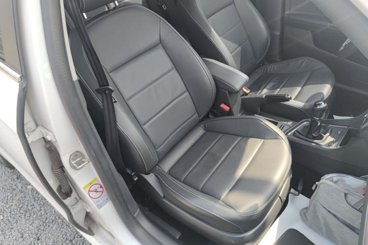 Used Volkswagen Gran Lavida 2015 1.6L Manual Comfort Edition
