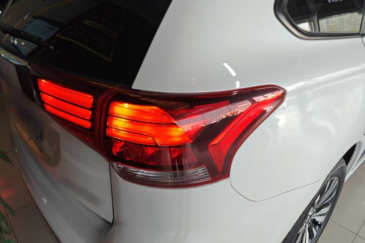 Used Mitsubishi Outlander 2021 Revised Version 2.0L Two-Wheel Drive Comfort Edition 5 Seats
