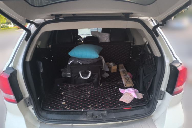 Used Dodge Journey 2013 2.4L Two-Wheel Drive Luxury Version Trunk