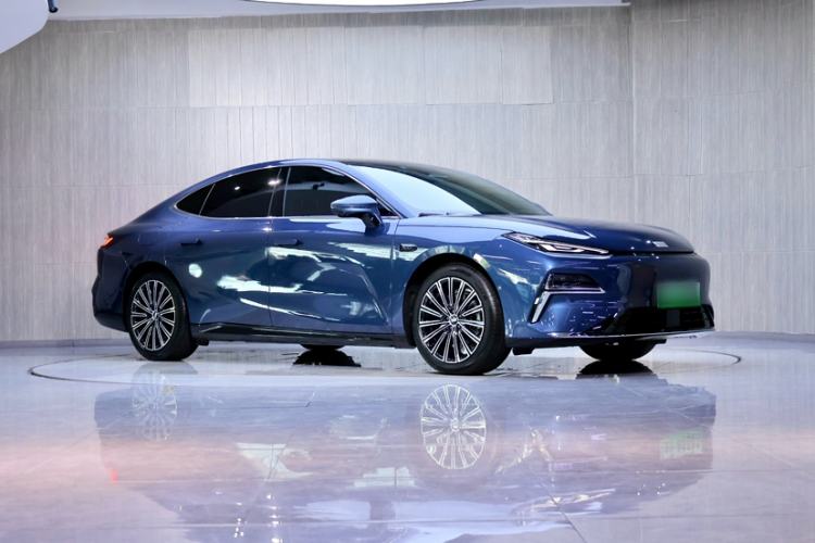 Used Geely Galaxy 8 2025 130km EM-i Flagship Edition Exterior 5