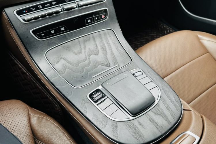 Used Mercedes-Benz E-Class New Energy 2022 Facelift E 350 e L Plug-in Hybrid Sedan Interior 2