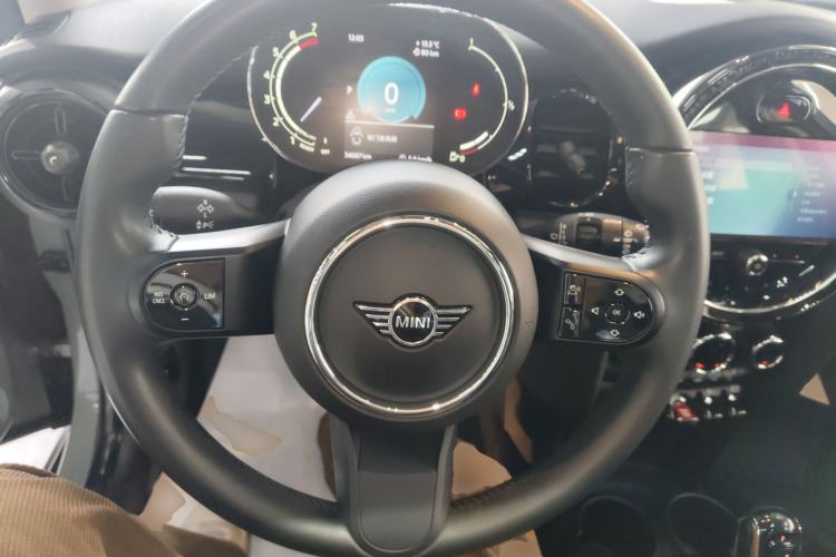 Used MINI MINI 2022 Updated 1.5T COOPER Classic Edition Five-Door Version
