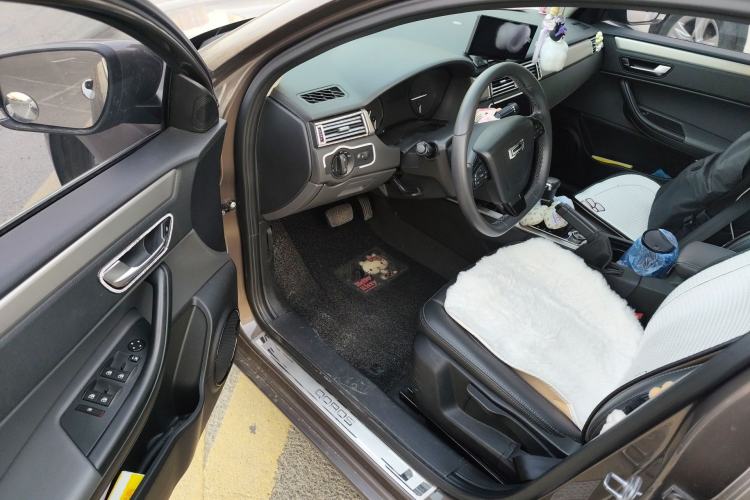 Used Qoros 3 2016 Sedan 1.6L Automatic Zhiyue Model