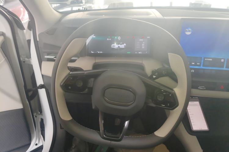 Used Lynk & Co 06 EM-P 2023 EM-P 56 Standard Range Pro