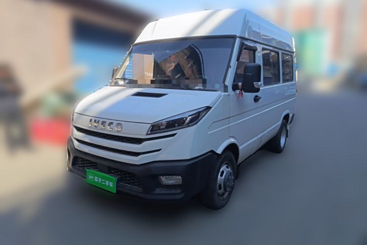 Used Iveco Daily 2023 2.5T A35M1 Multi-Purpose Passenger Vehicle Short Wheelbase Mid-Roof Design Dual Side Sliding Doors Automatic Transmission