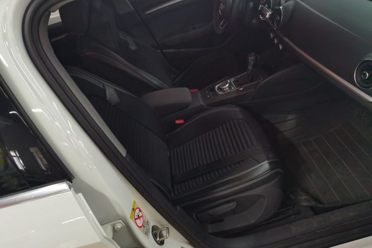 Used Audi A3 2020 Restyled Limousine 35 TFSI Ambition Version China VI Right Front Seat