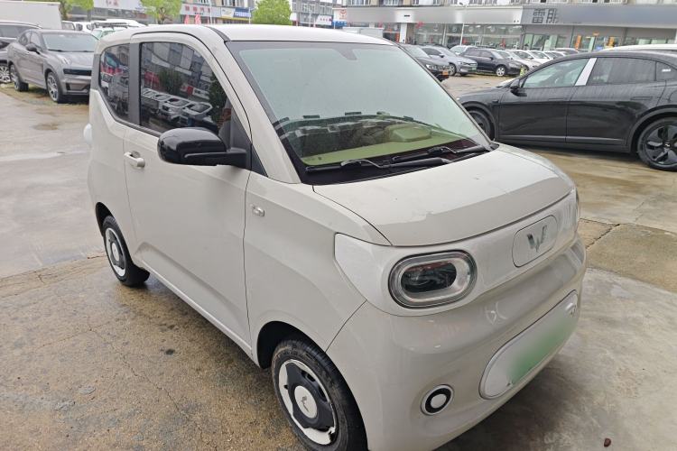 Used Wuling Hongguang MINIEV 2024 3rd Generation 215km Youth Edition Front Right 45 Deg