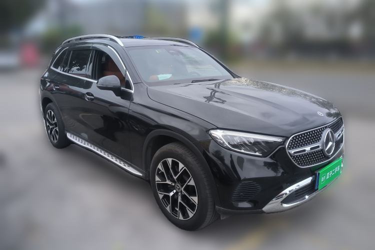 Used Mercedes-Benz GLC 2023 GLC 260 L 4MATIC Dynamic Edition 5-seater Front Right 45 Deg