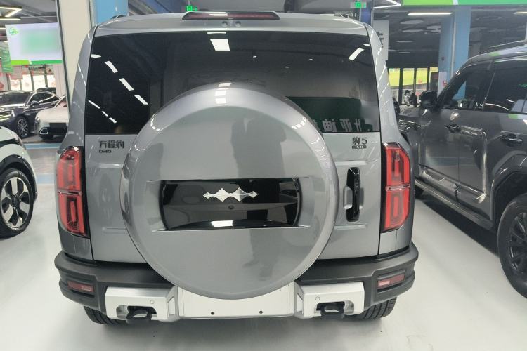 Used Formula Leopard 5 2023 Navigator Edition
