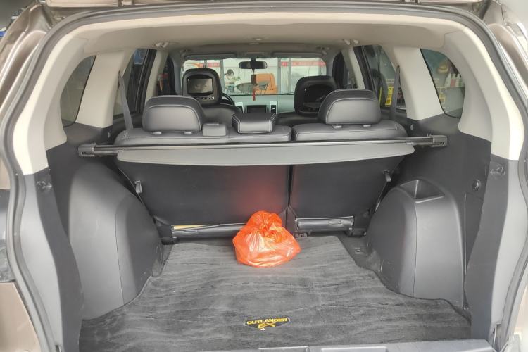 Used Mitsubishi Outlander 2011 Kicks 2.4 Fashion Edition

