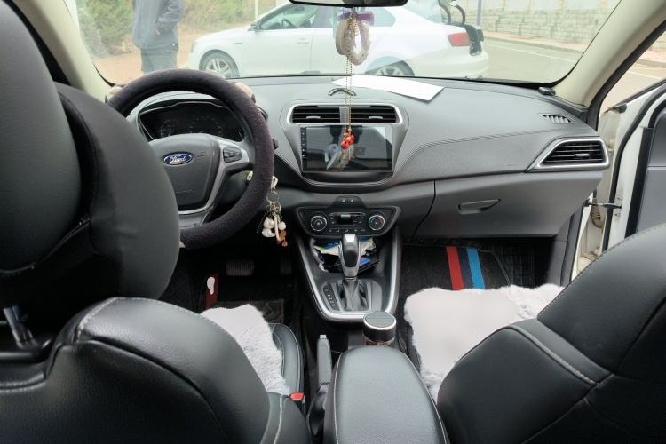 Used Ford Escort 2015 1.5L Automatic Fashion Model Center Console