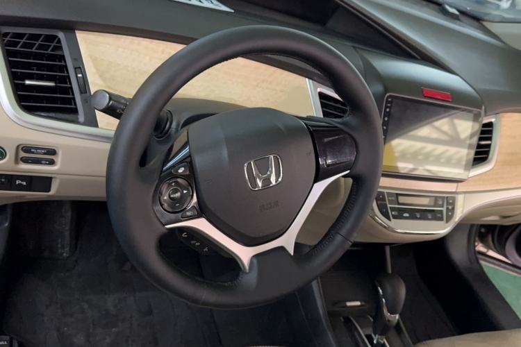 Used Honda Jade 2013 1.8L automatic Comfort version 5 seats
