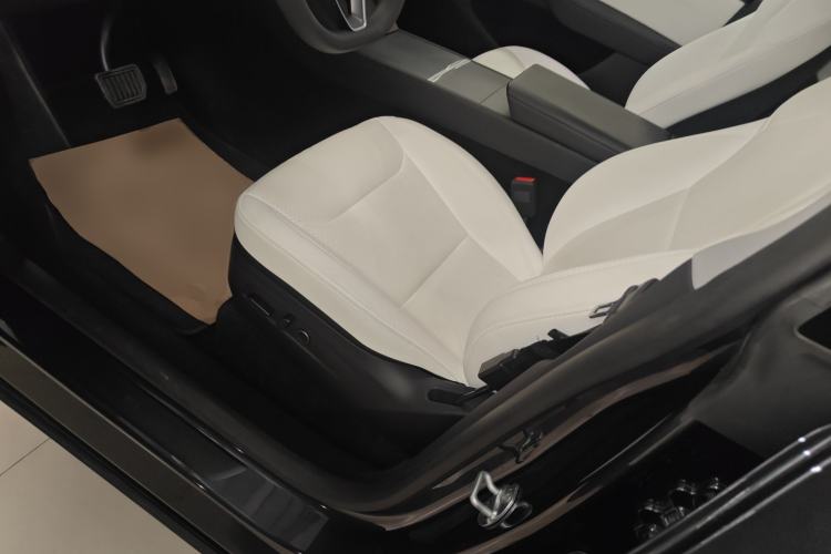 Used Tesla Model Y 2025 Rear-Wheel-Drive Version Left Front Seat